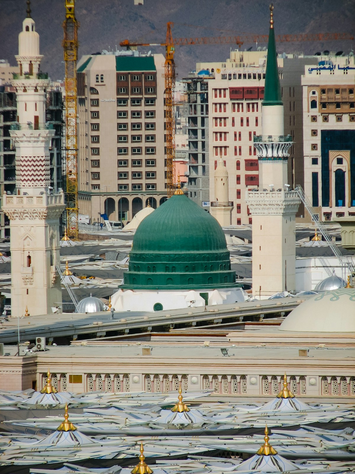 Al-Masjid an-Nabawi with its distinctive green dome in Medina at dusk