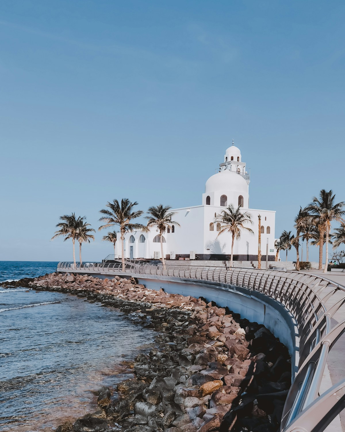 White dome building on Jeddah Corniche overlooking the Red Sea