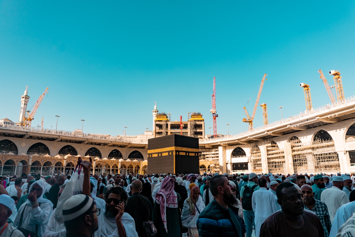 Pilgrims in white ihram at Al-Masjid al-Haram with the Kaaba at centre, Mecca